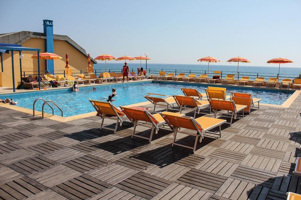 Grand Hotel Dei Cesari Dependance Anzio Eksteriør billede